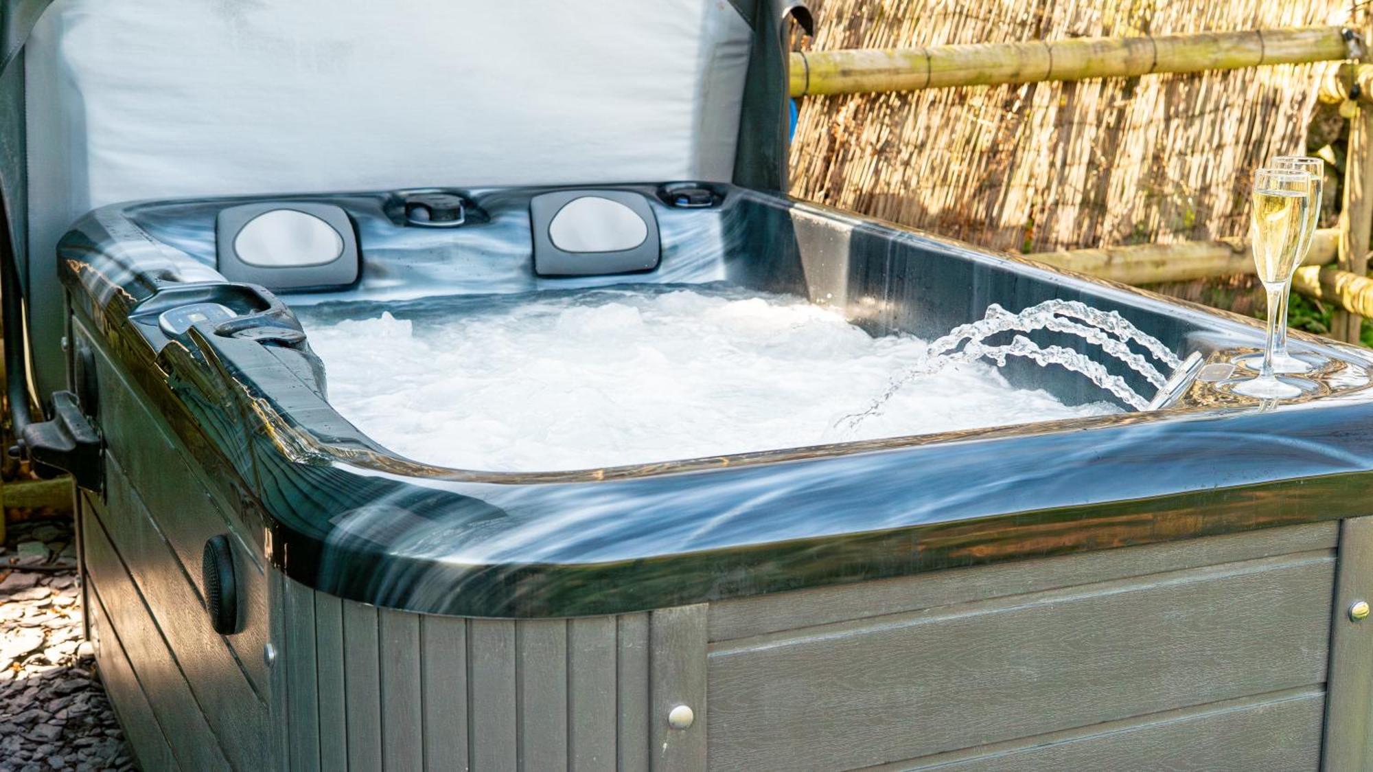 Гостевой дом Lavender Retreat With Private Hot Tub Upper Hulme Экстерьер фото