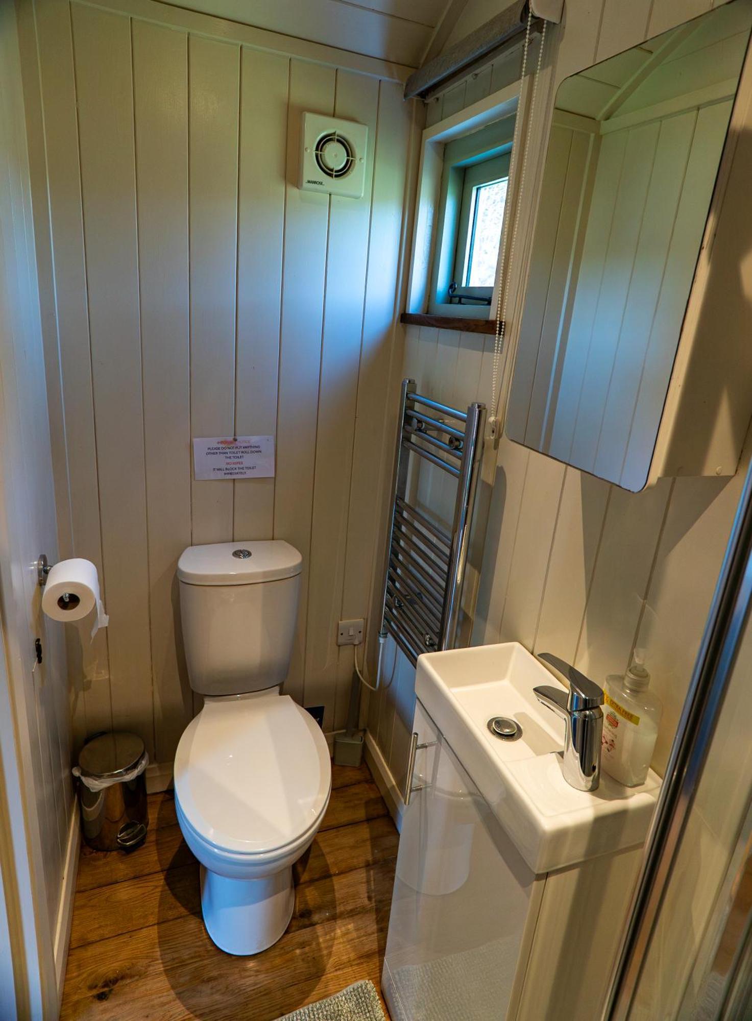 Гостевой дом Lavender Retreat With Private Hot Tub Upper Hulme Экстерьер фото